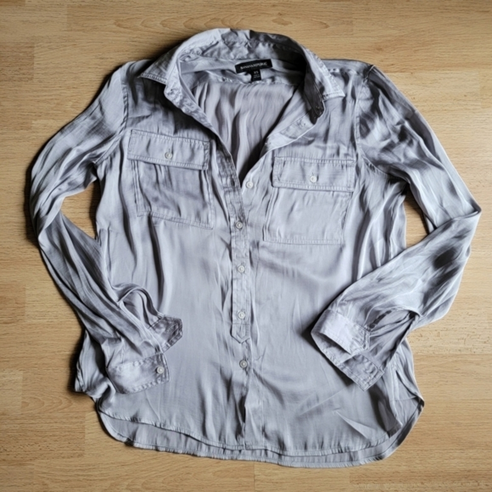 Banana Republic‎ Womens Light Grey Button Down Blouse Chest Pockets XS